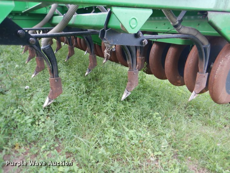 image for item FT9626 (3) 1996 John Deere 9400 hoe drill