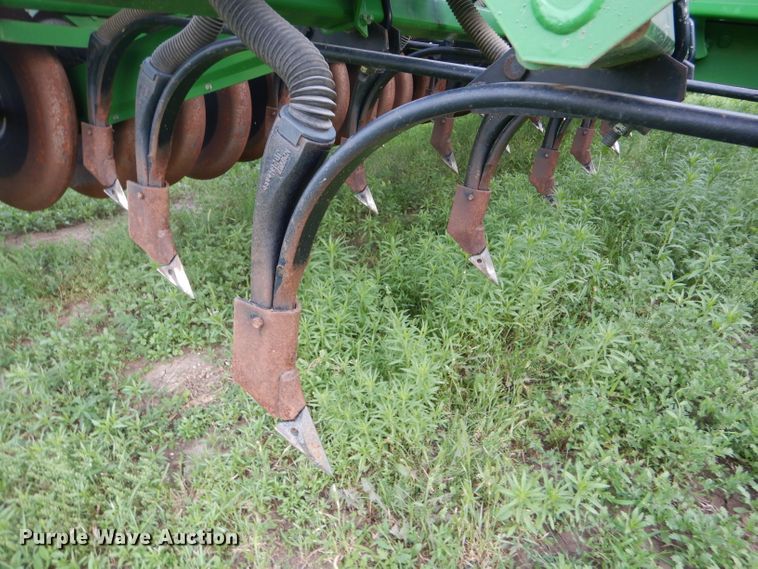 image for item FT9626 (3) 1996 John Deere 9400 hoe drill
