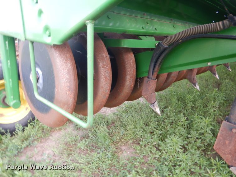 image for item FT9626 (3) 1996 John Deere 9400 hoe drill