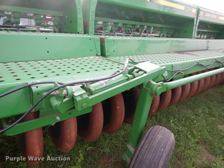 image for item FT9626 (3) 1996 John Deere 9400 hoe drill
