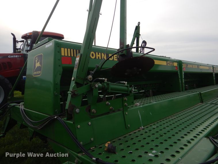image for item FT9626 (3) 1996 John Deere 9400 hoe drill