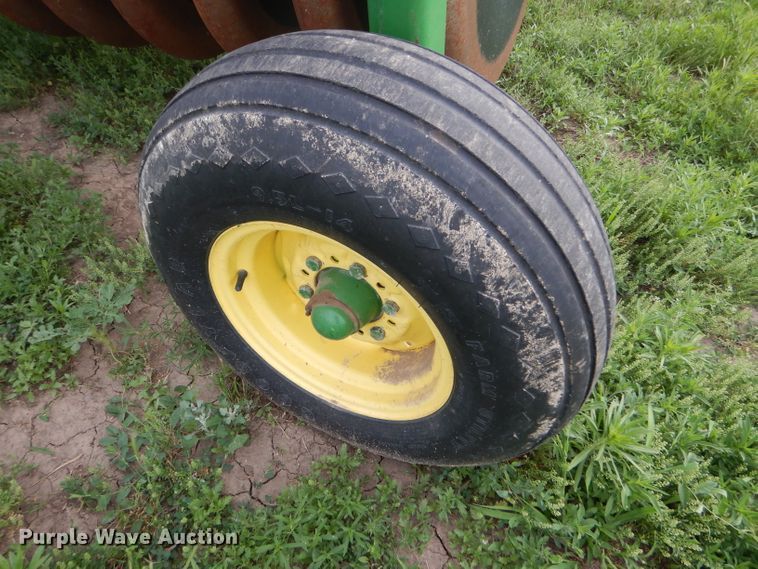 image for item FT9626 (3) 1996 John Deere 9400 hoe drill