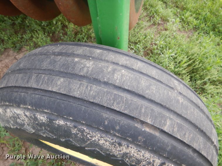 image for item FT9626 (3) 1996 John Deere 9400 hoe drill