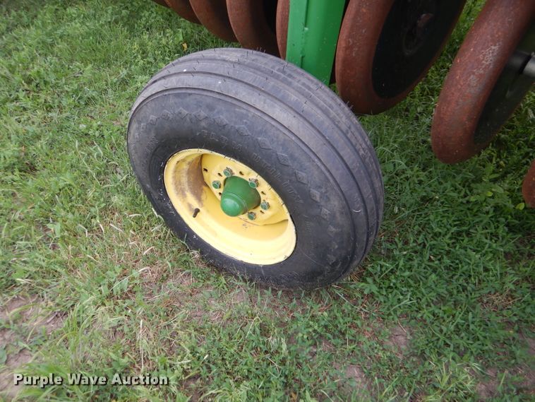 image for item FT9626 (3) 1996 John Deere 9400 hoe drill