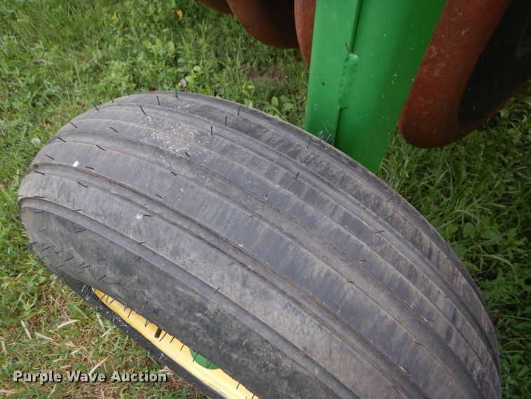 image for item FT9626 (3) 1996 John Deere 9400 hoe drill