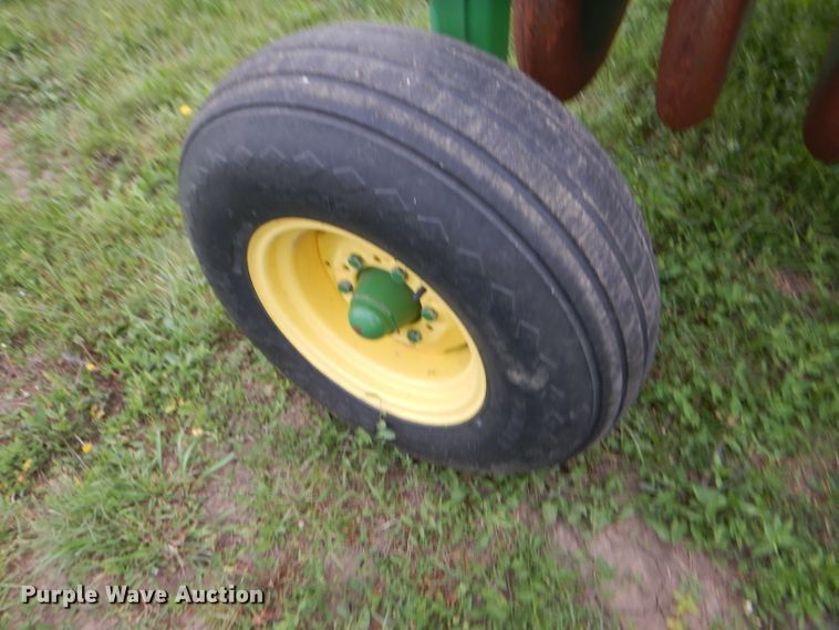 image for item FT9626 (3) 1996 John Deere 9400 hoe drill