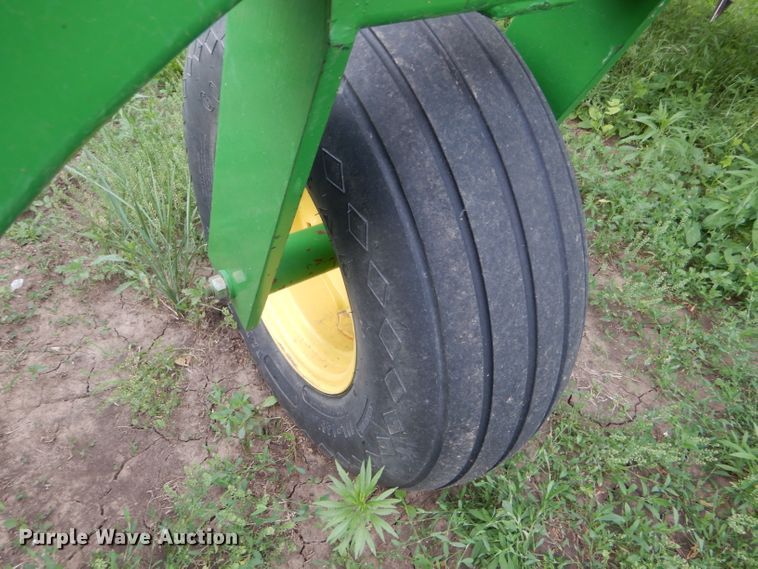 image for item FT9626 (3) 1996 John Deere 9400 hoe drill