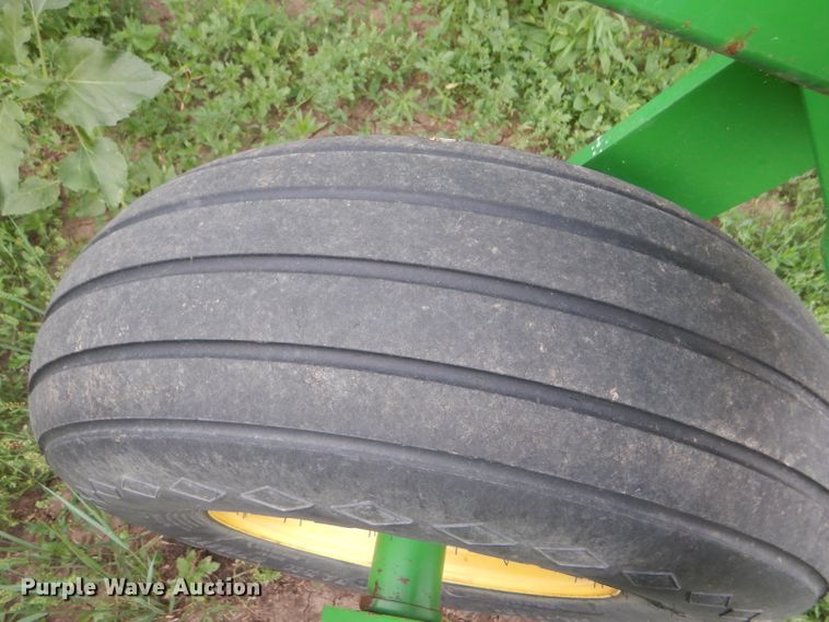 image for item FT9626 (3) 1996 John Deere 9400 hoe drill