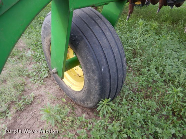 image for item FT9626 (3) 1996 John Deere 9400 hoe drill