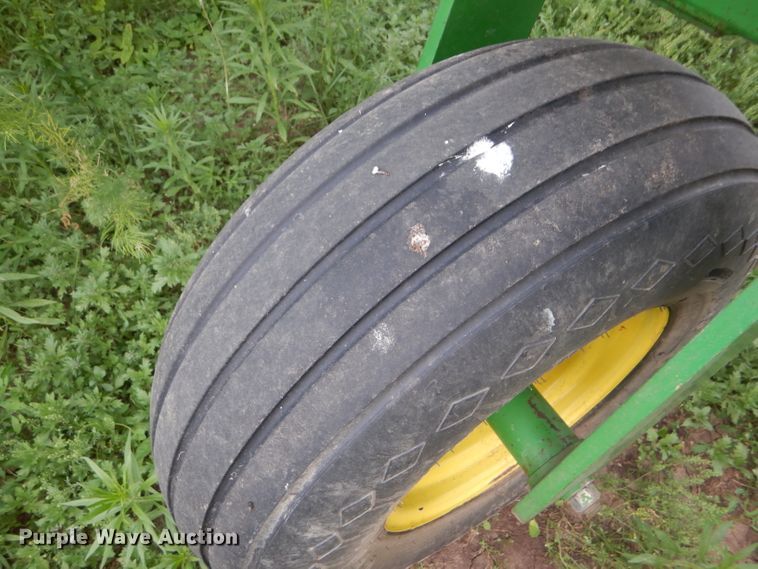 image for item FT9626 (3) 1996 John Deere 9400 hoe drill