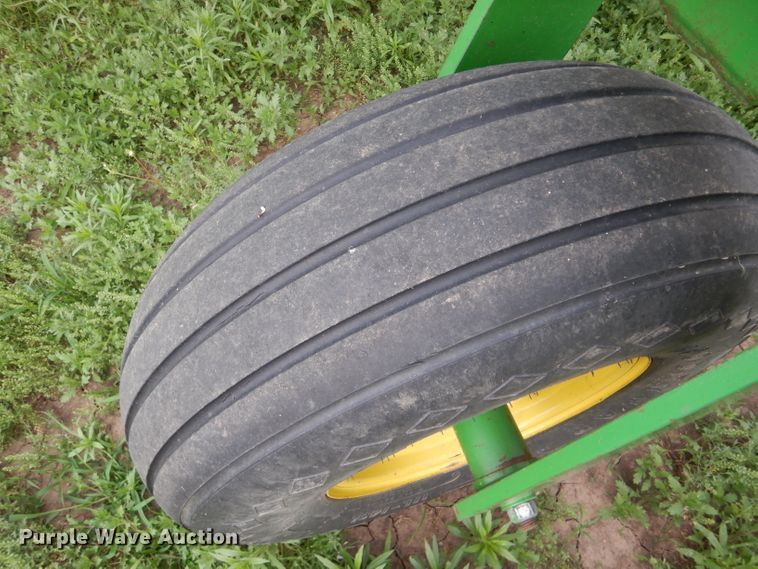 image for item FT9626 (3) 1996 John Deere 9400 hoe drill