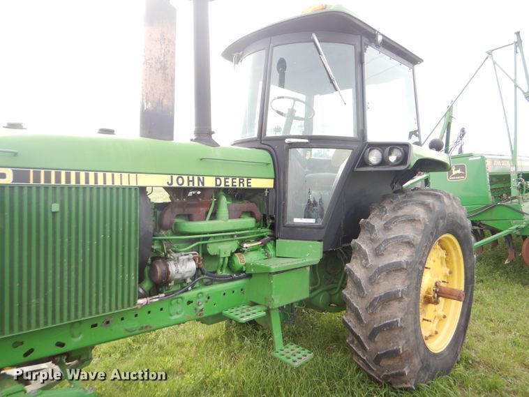 image for item FT9627 1988 John Deere 4250 tractor