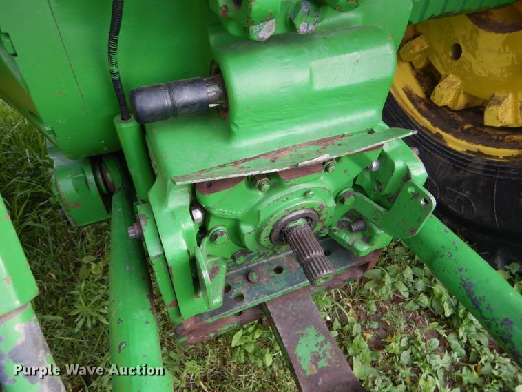 image for item FT9627 1988 John Deere 4250 tractor