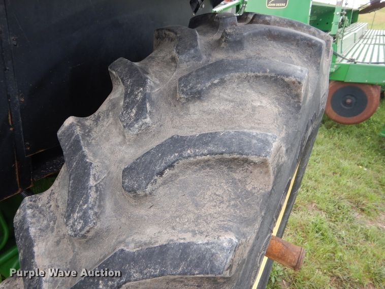 image for item FT9627 1988 John Deere 4250 tractor