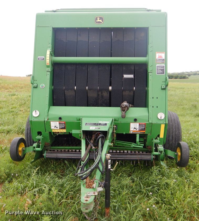 image for item GH9499 2009 John Deere 568 Mega Wide Plus round baler