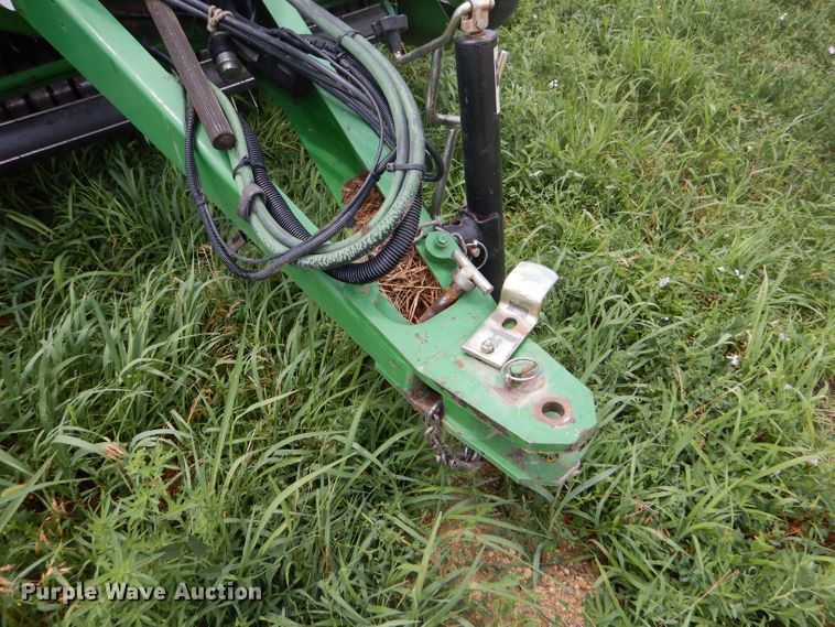 image for item GH9499 2009 John Deere 568 Mega Wide Plus round baler