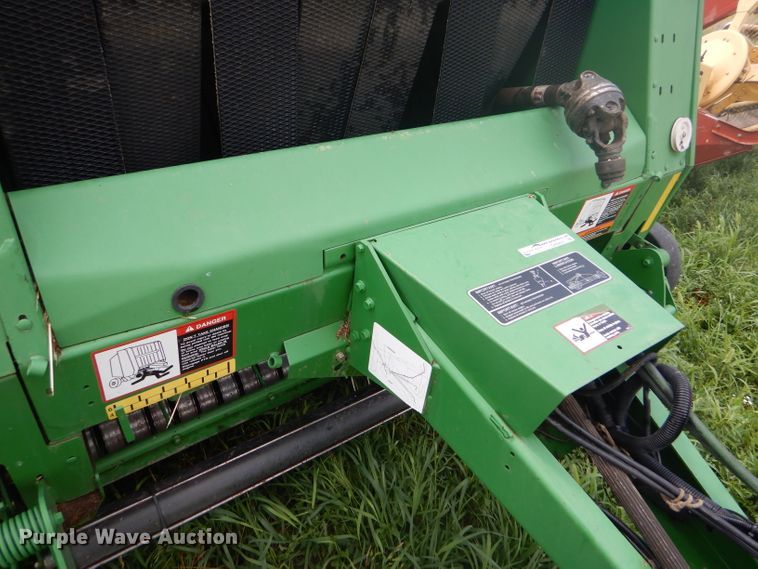 image for item GH9499 2009 John Deere 568 Mega Wide Plus round baler