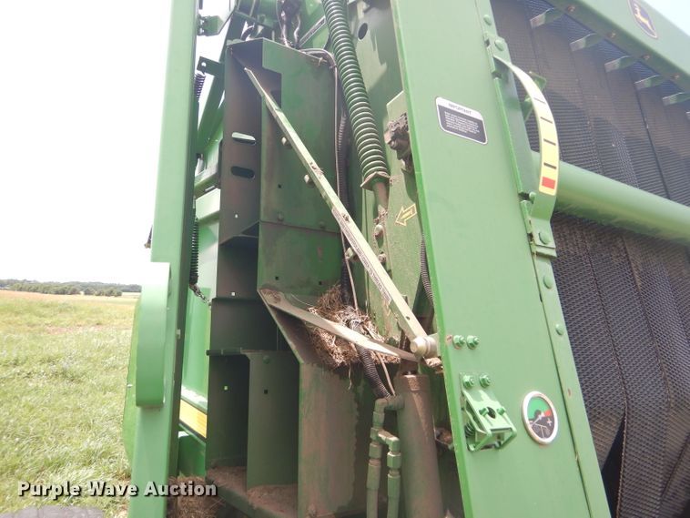 image for item GH9499 2009 John Deere 568 Mega Wide Plus round baler