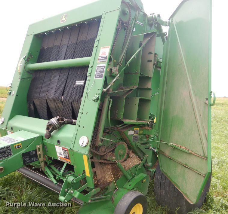 image for item GH9499 2009 John Deere 568 Mega Wide Plus round baler