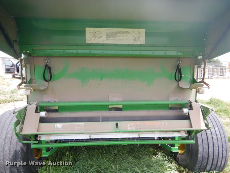 image for item GH9499 2009 John Deere 568 Mega Wide Plus round baler