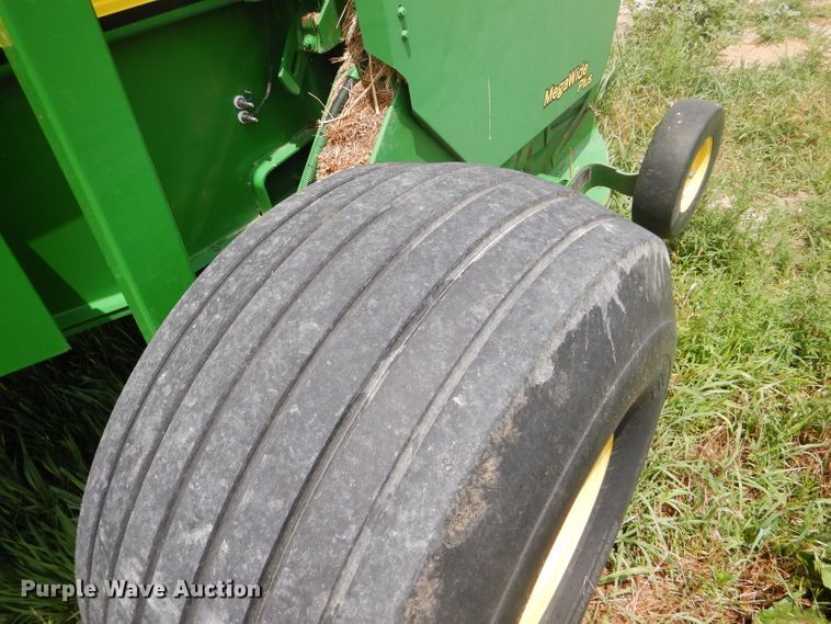 image for item GH9499 2009 John Deere 568 Mega Wide Plus round baler