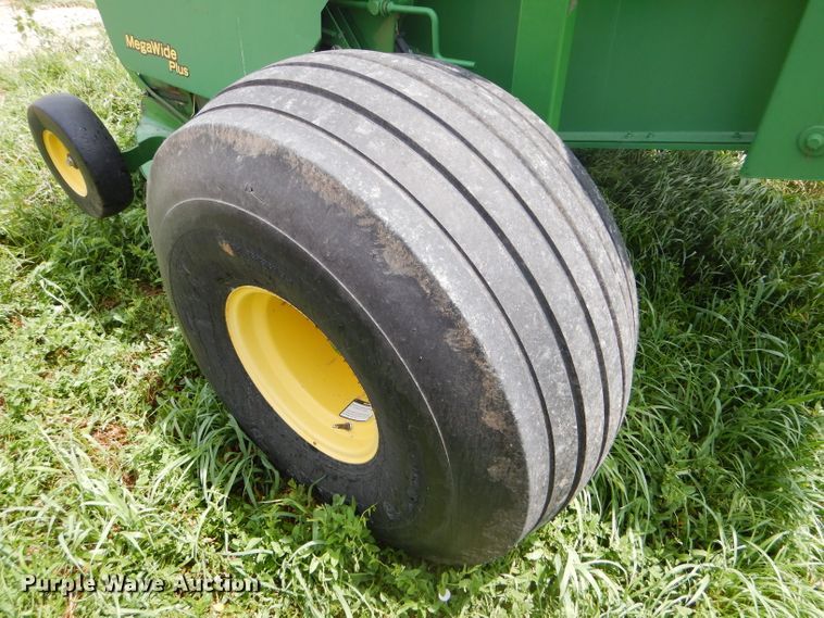image for item GH9499 2009 John Deere 568 Mega Wide Plus round baler
