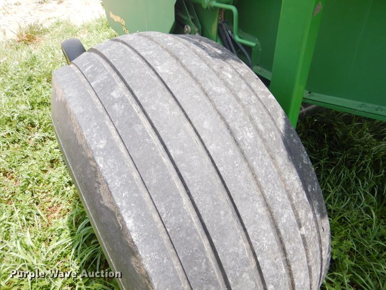 image for item GH9499 2009 John Deere 568 Mega Wide Plus round baler