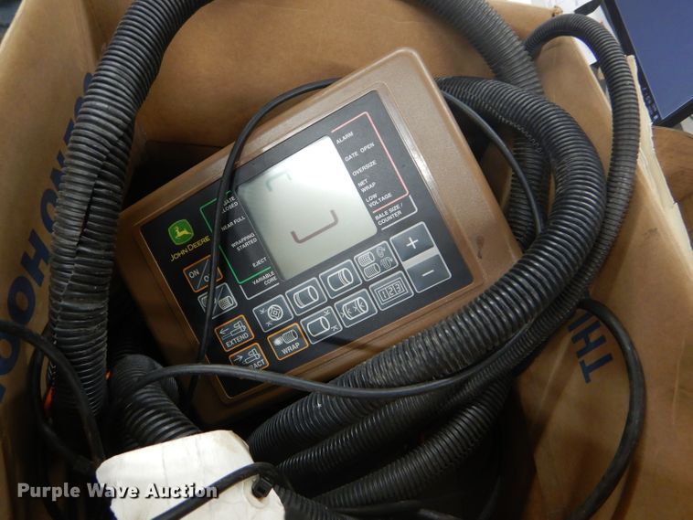 image for item GH9499 2009 John Deere 568 Mega Wide Plus round baler