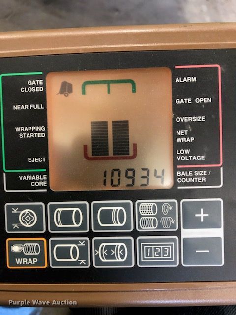 image for item GH9499 2009 John Deere 568 Mega Wide Plus round baler