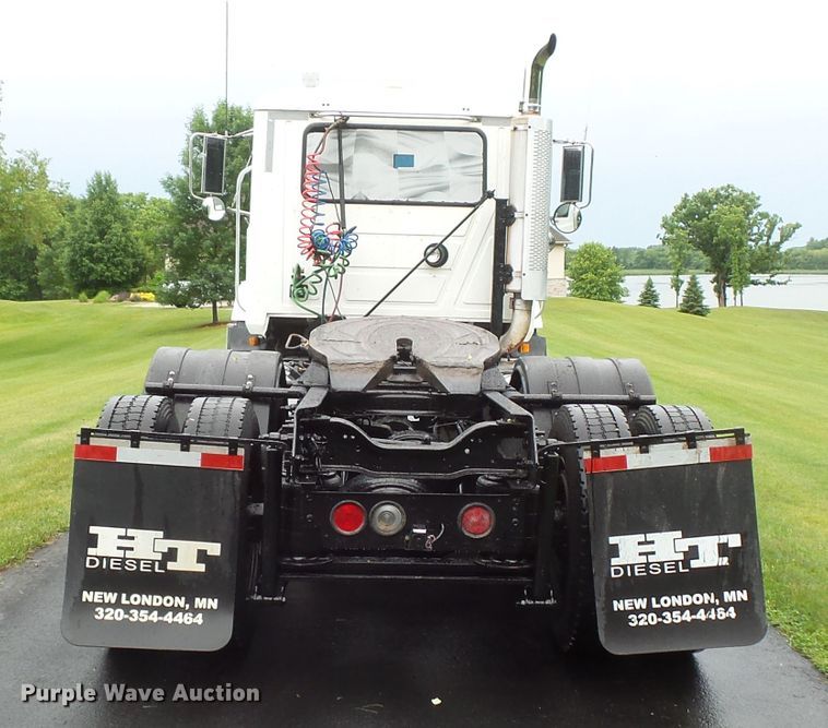 image for item DC4528 2001 Mack CH613 semi truck