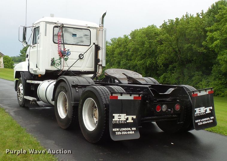 image for item DC4528 2001 Mack CH613 semi truck