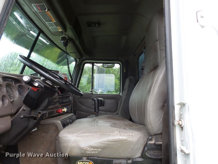 image for item DC4528 2001 Mack CH613 semi truck