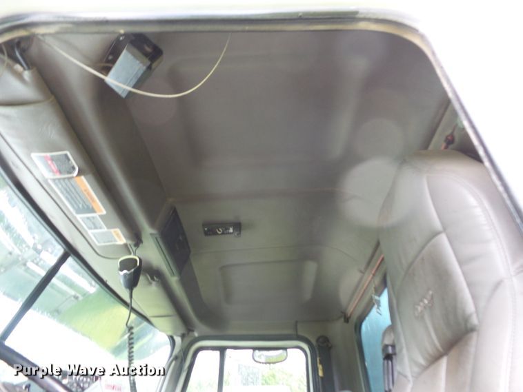 image for item DC4528 2001 Mack CH613 semi truck