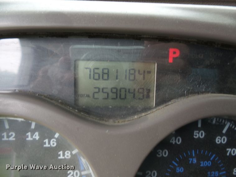 image for item DC4528 2001 Mack CH613 semi truck