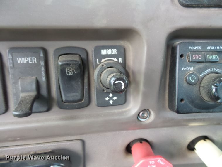 image for item DC4528 2001 Mack CH613 semi truck