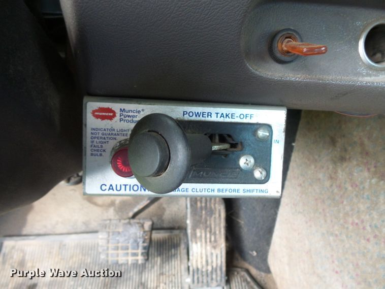 image for item DC4528 2001 Mack CH613 semi truck