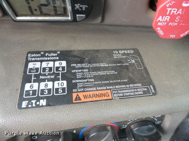 image for item DC4528 2001 Mack CH613 semi truck