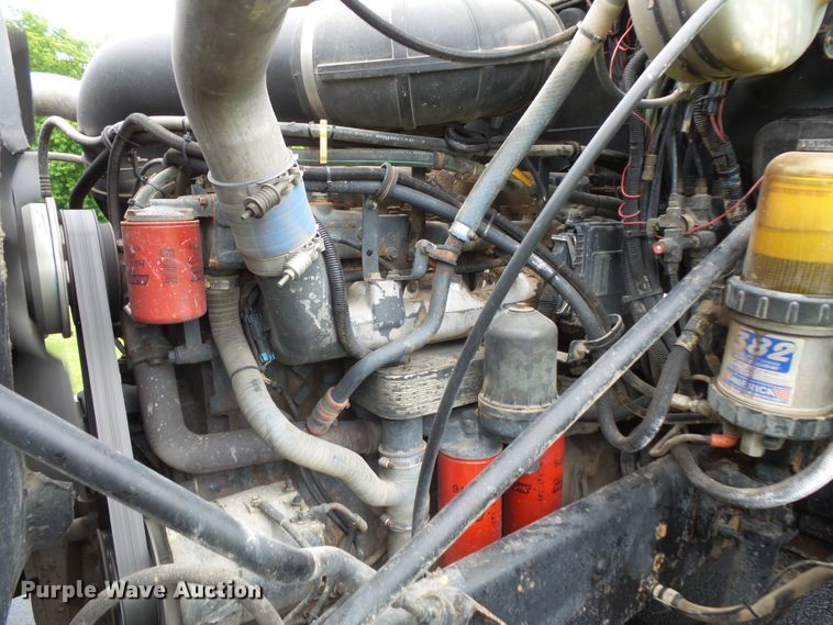 image for item DC4528 2001 Mack CH613 semi truck