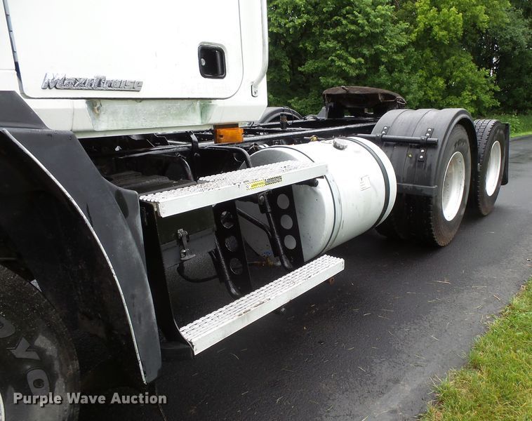 image for item DC4528 2001 Mack CH613 semi truck