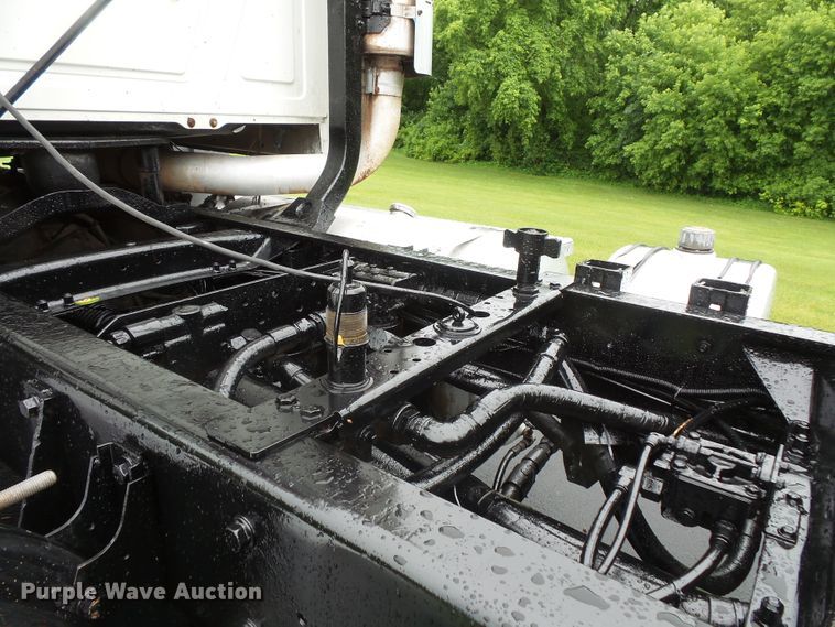 image for item DC4528 2001 Mack CH613 semi truck