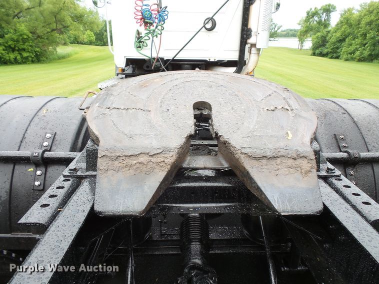 image for item DC4528 2001 Mack CH613 semi truck