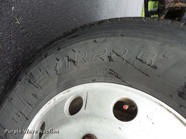 image for item DC4528 2001 Mack CH613 semi truck