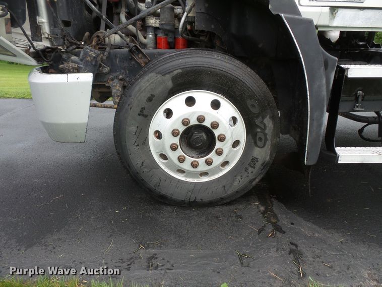 image for item DC4528 2001 Mack CH613 semi truck