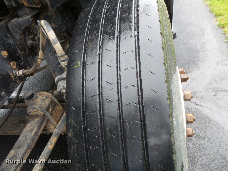 image for item DC4528 2001 Mack CH613 semi truck