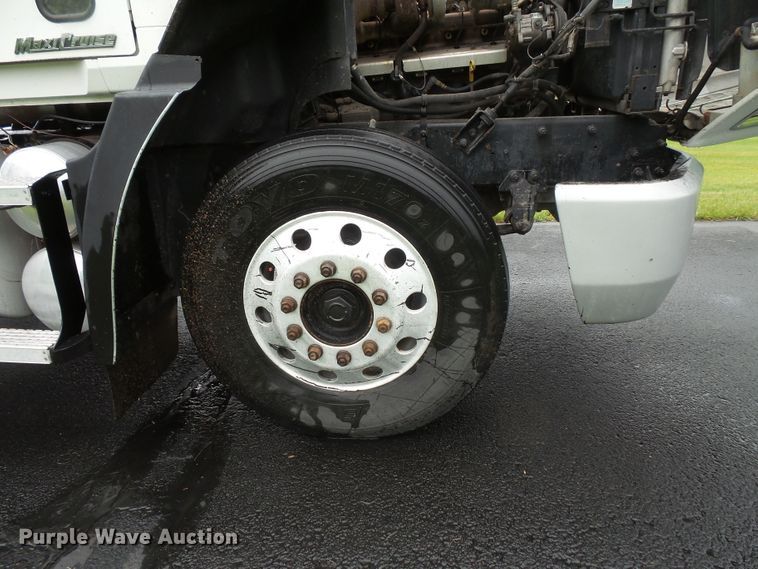 image for item DC4528 2001 Mack CH613 semi truck