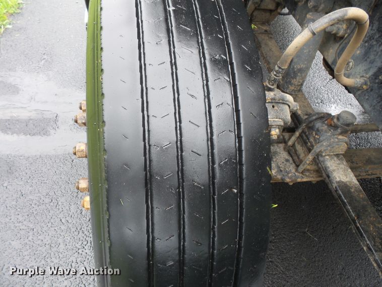 image for item DC4528 2001 Mack CH613 semi truck