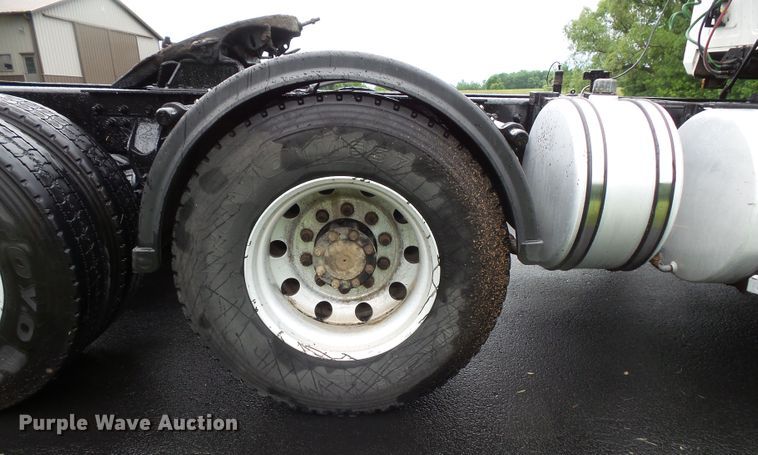 image for item DC4528 2001 Mack CH613 semi truck