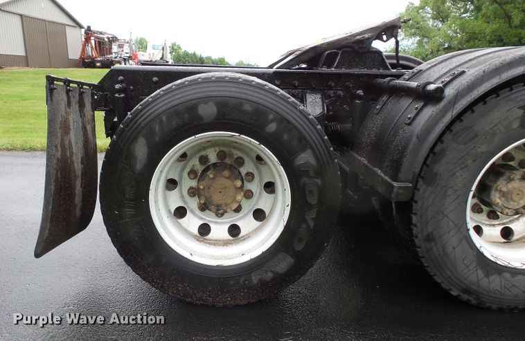 image for item DC4528 2001 Mack CH613 semi truck