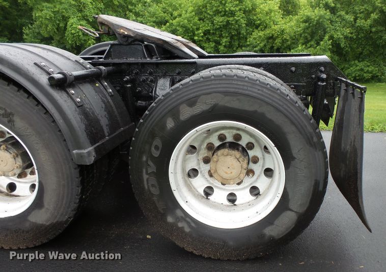 image for item DC4528 2001 Mack CH613 semi truck