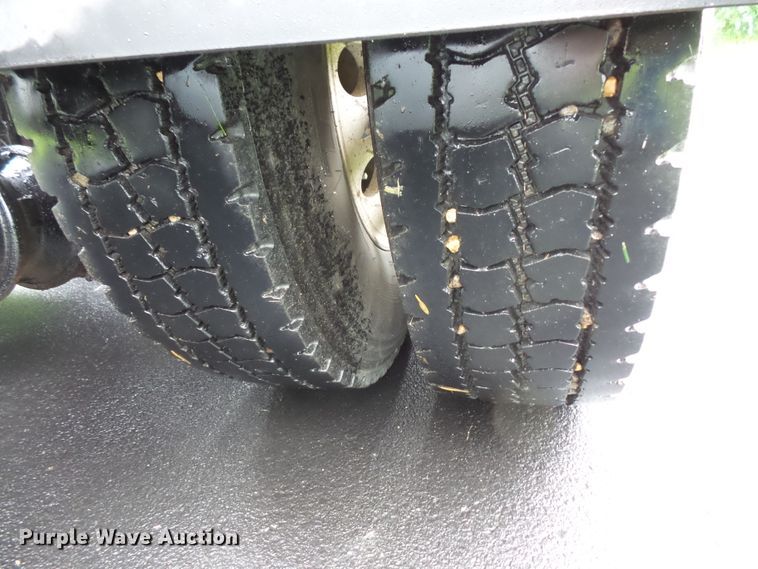 image for item DC4528 2001 Mack CH613 semi truck